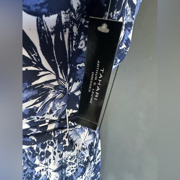NWT Size 8. Tahari Arthur S. Levine Blue Floral Chiffon Halter Cocktail Dress - Picture 3 of 12